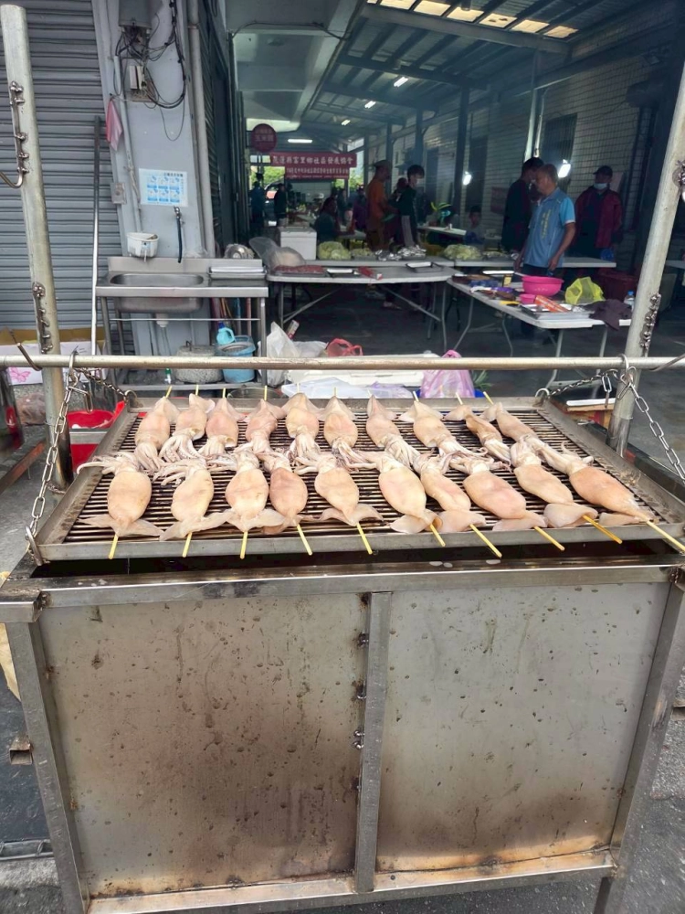 114.10.05天龍飯店客人訂購烤豬