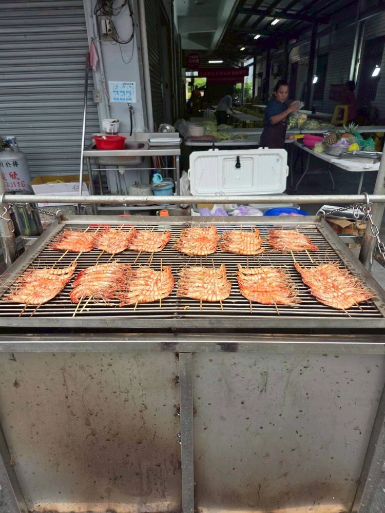 114.10.05天龍飯店客人訂購烤豬