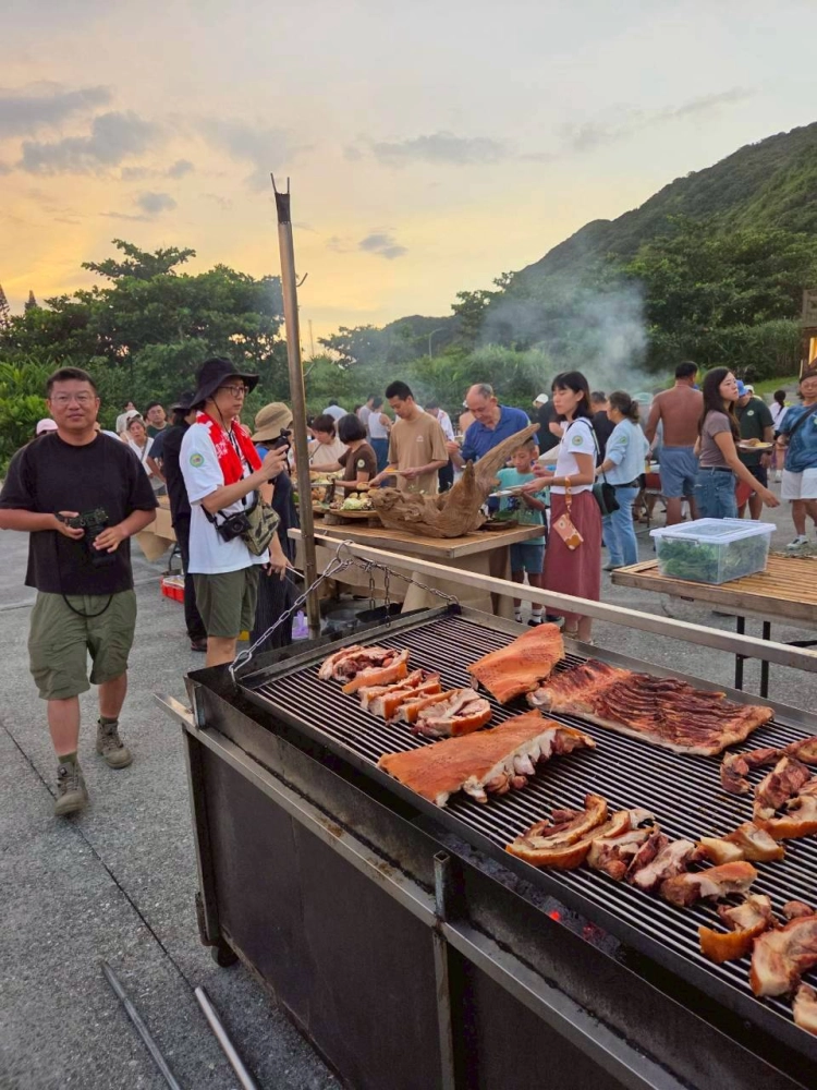 114.10.05天龍飯店客人訂購烤豬