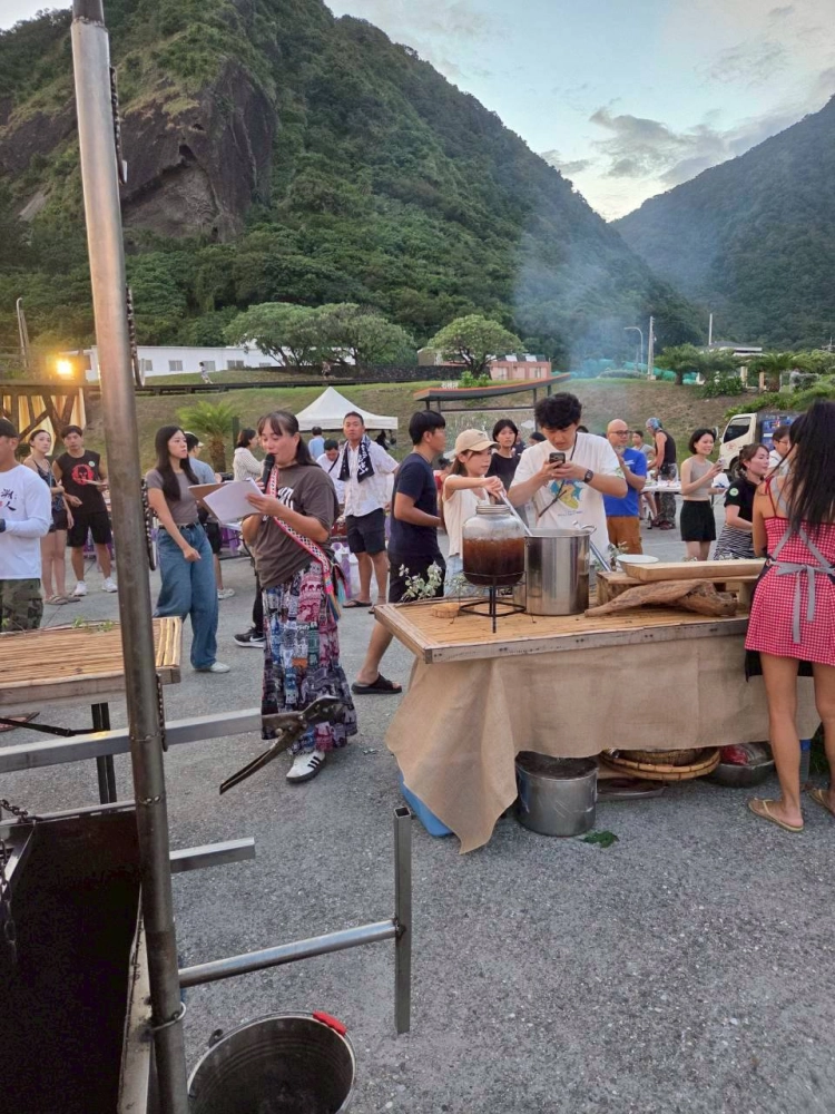 114.10.05天龍飯店客人訂購烤豬