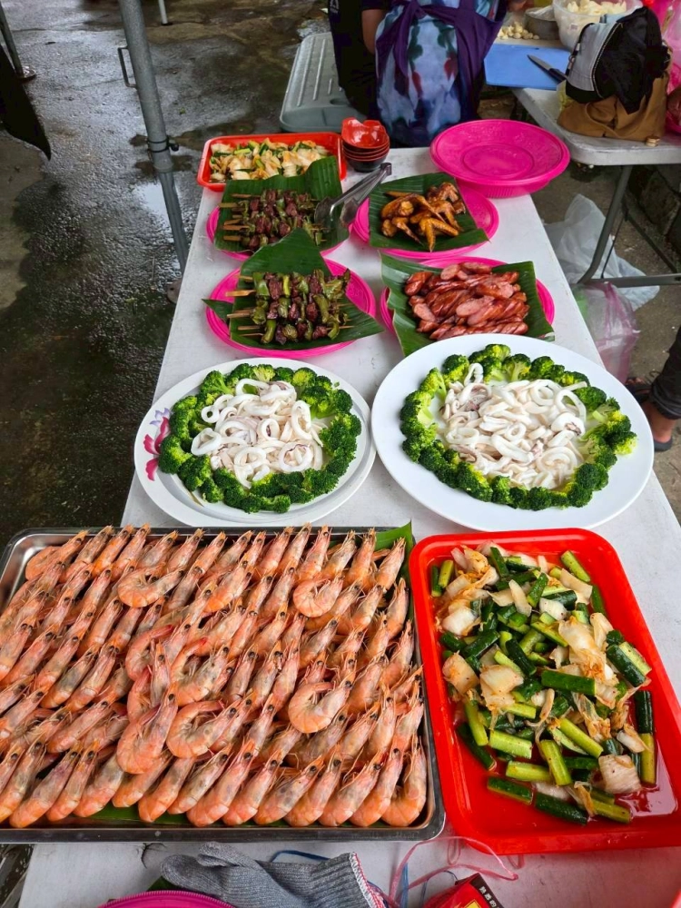 114.10.05天龍飯店客人訂購烤豬