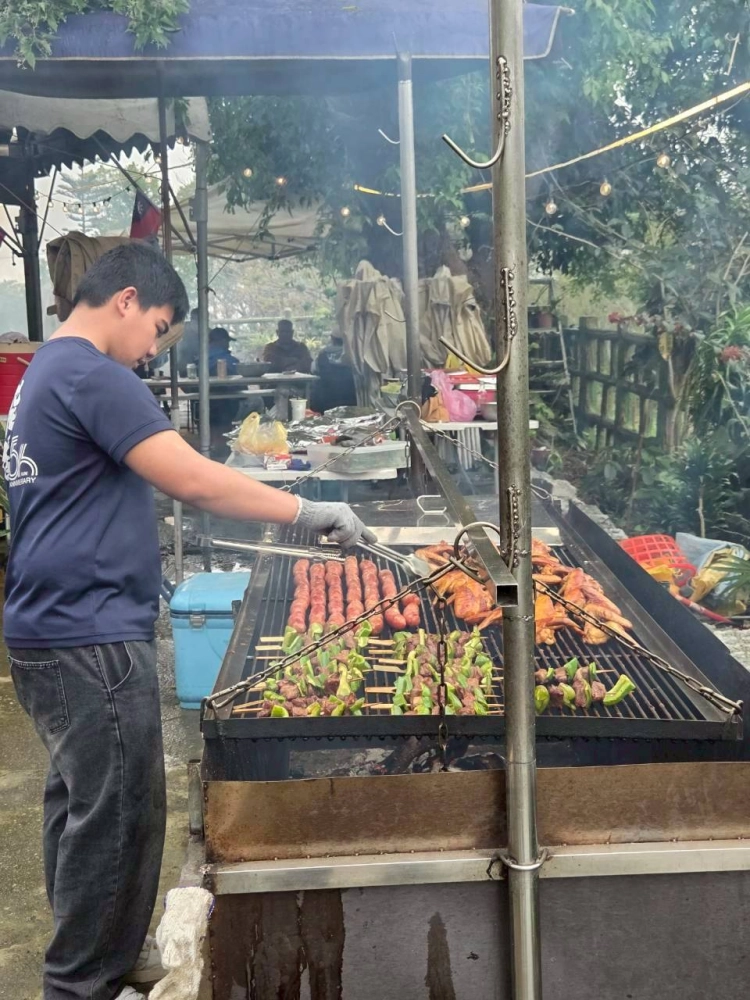114.10.05天龍飯店客人訂購烤豬