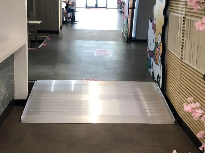 單片式斜坡板