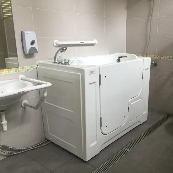 安博森浴缸W01右座左開（國立台北護理健康大學）