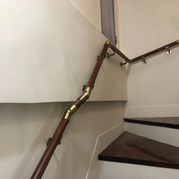 牆面高低差處