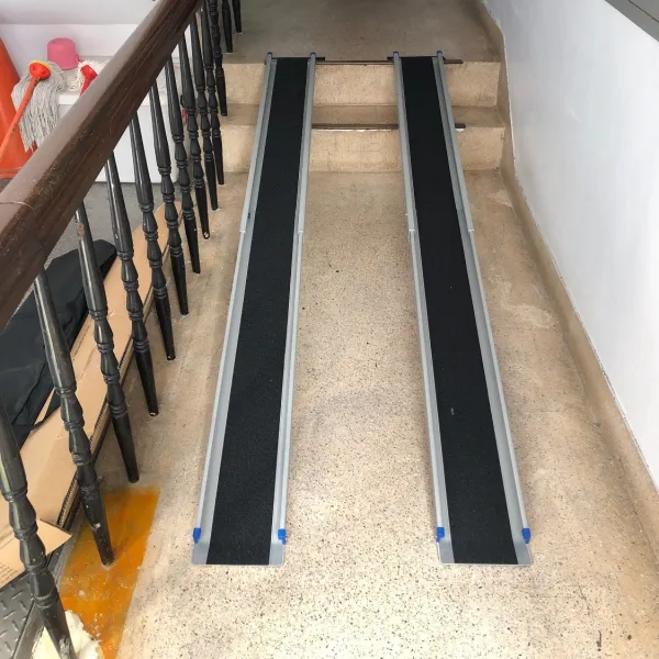 電梯前階梯（213cm）