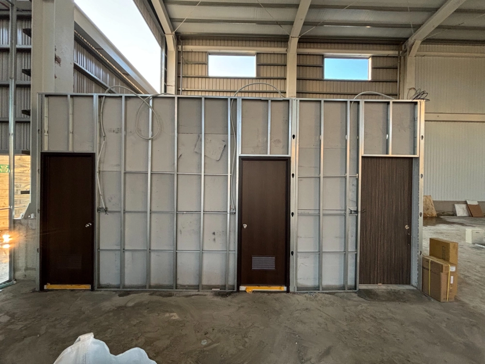導擺｜祥瑞機電廠房新建工程導擺隔間，橫拉門，塑鋼門組