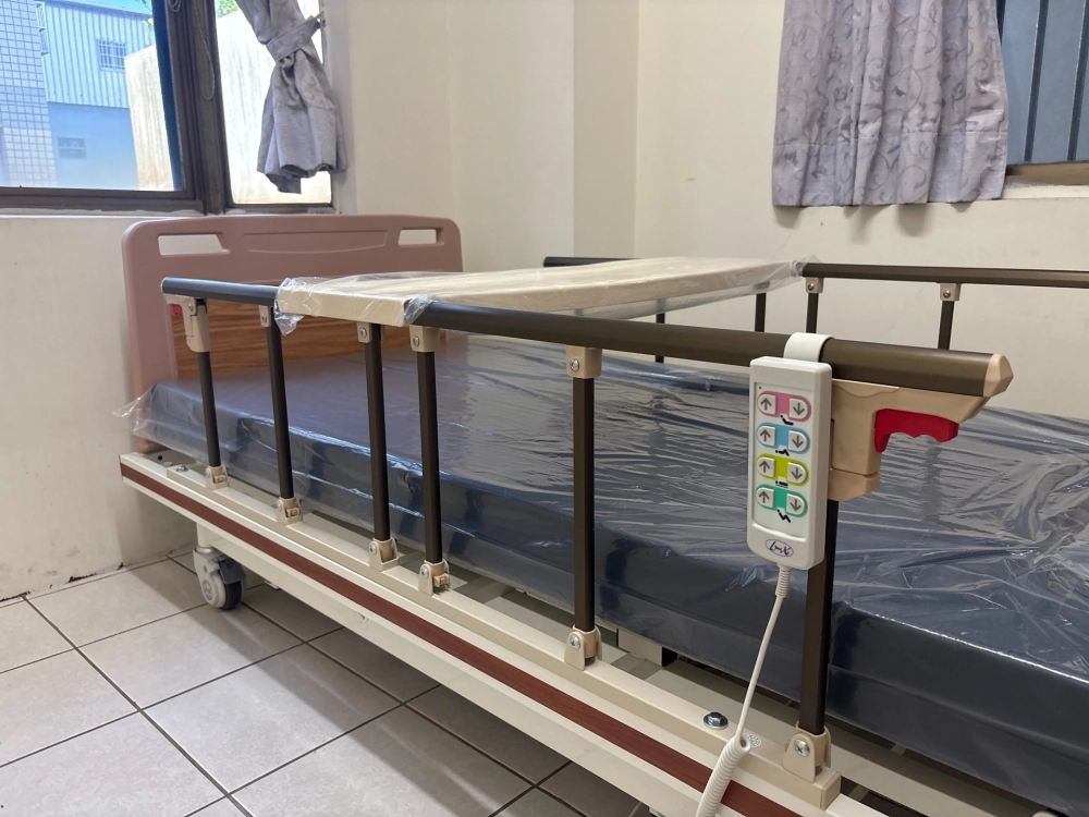 三馬達電動床護欄