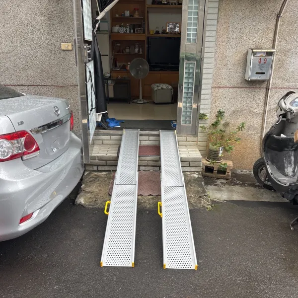 大門入口階梯（213cm）