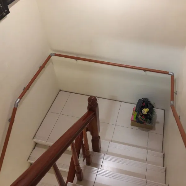 樓梯扶手轉角處