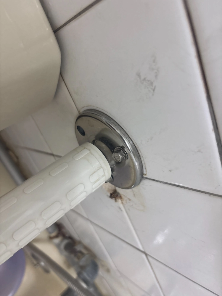 新北市中和區保建路廖先生案例分享｜抗菌防滑面盆扶手維修