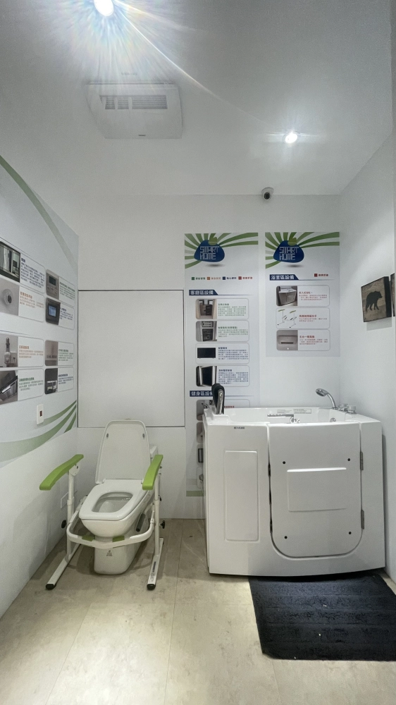 高雄市政府四維行政中心智慧住宅高雄展示區｜安博森無障礙浴缸S01