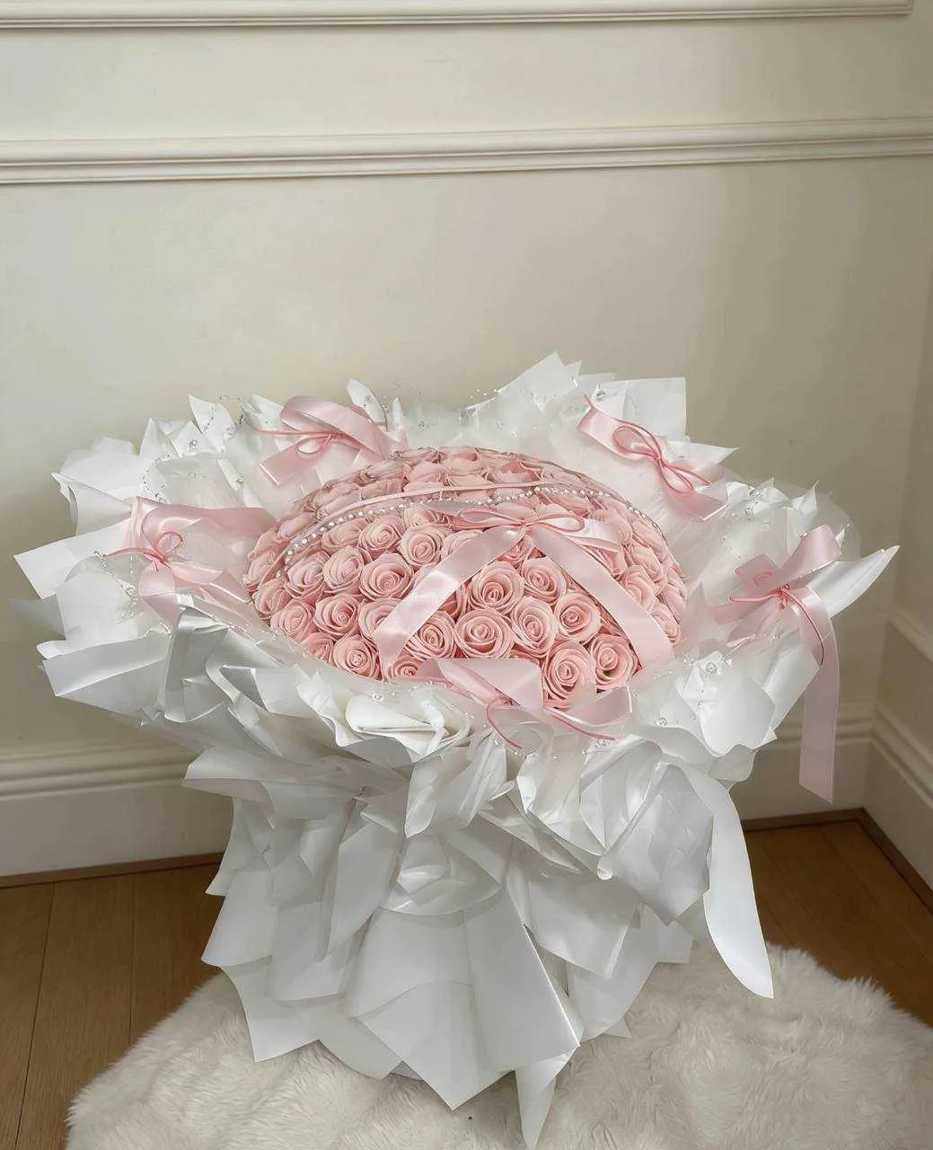 粉色曼塔玫瑰永生香氛花束