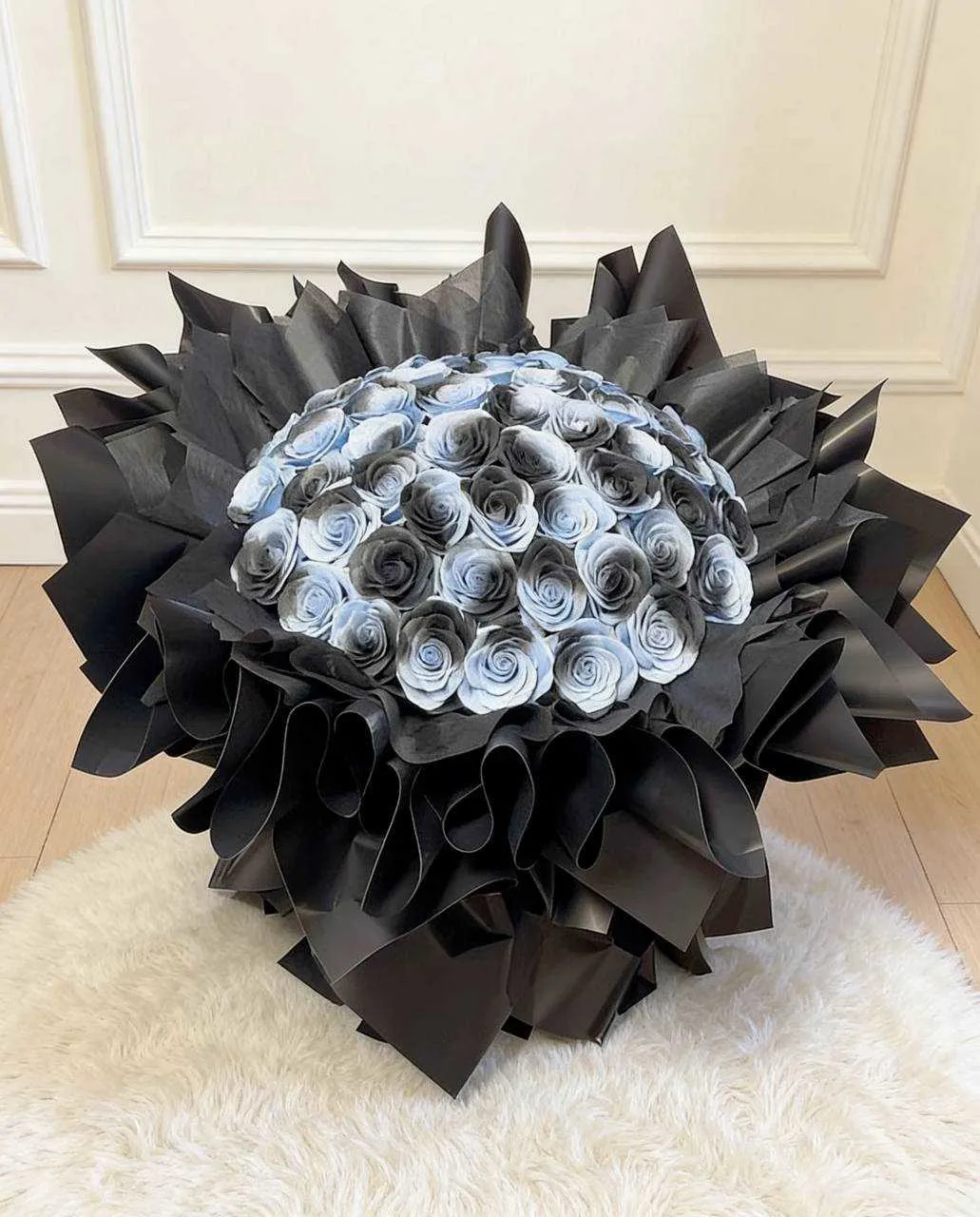 淺藍漸變黑甦醒永生玫瑰花束