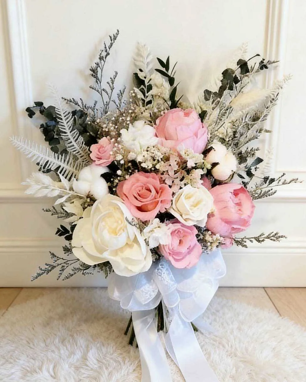 霧白心願手捧花