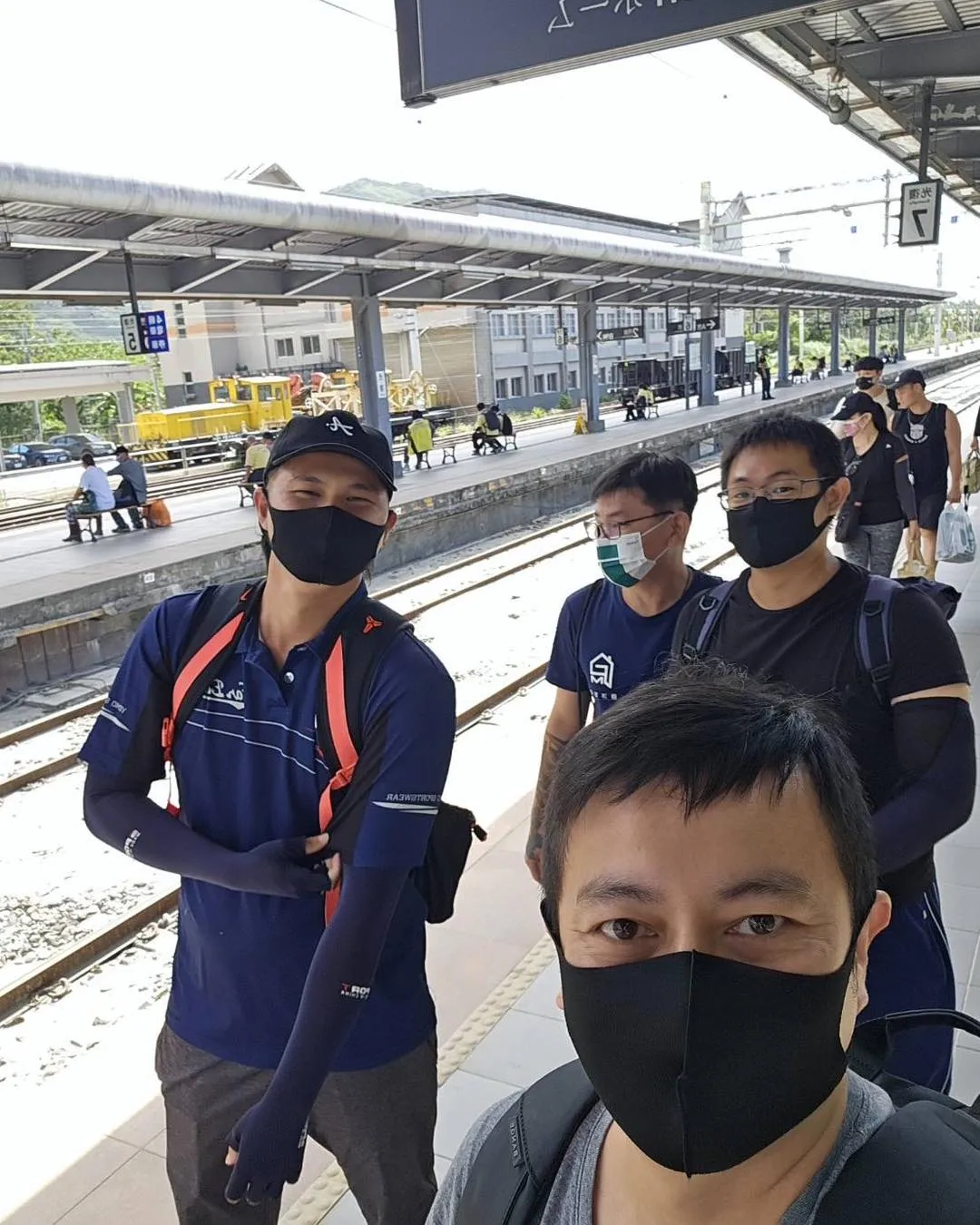 不是只有窗簾需要被修整， 災後的花蓮，也需要我們每個人的幫忙。