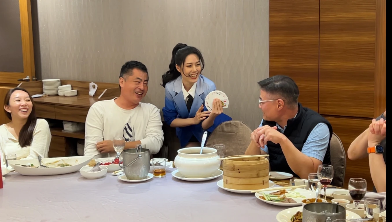 近距離桌邊