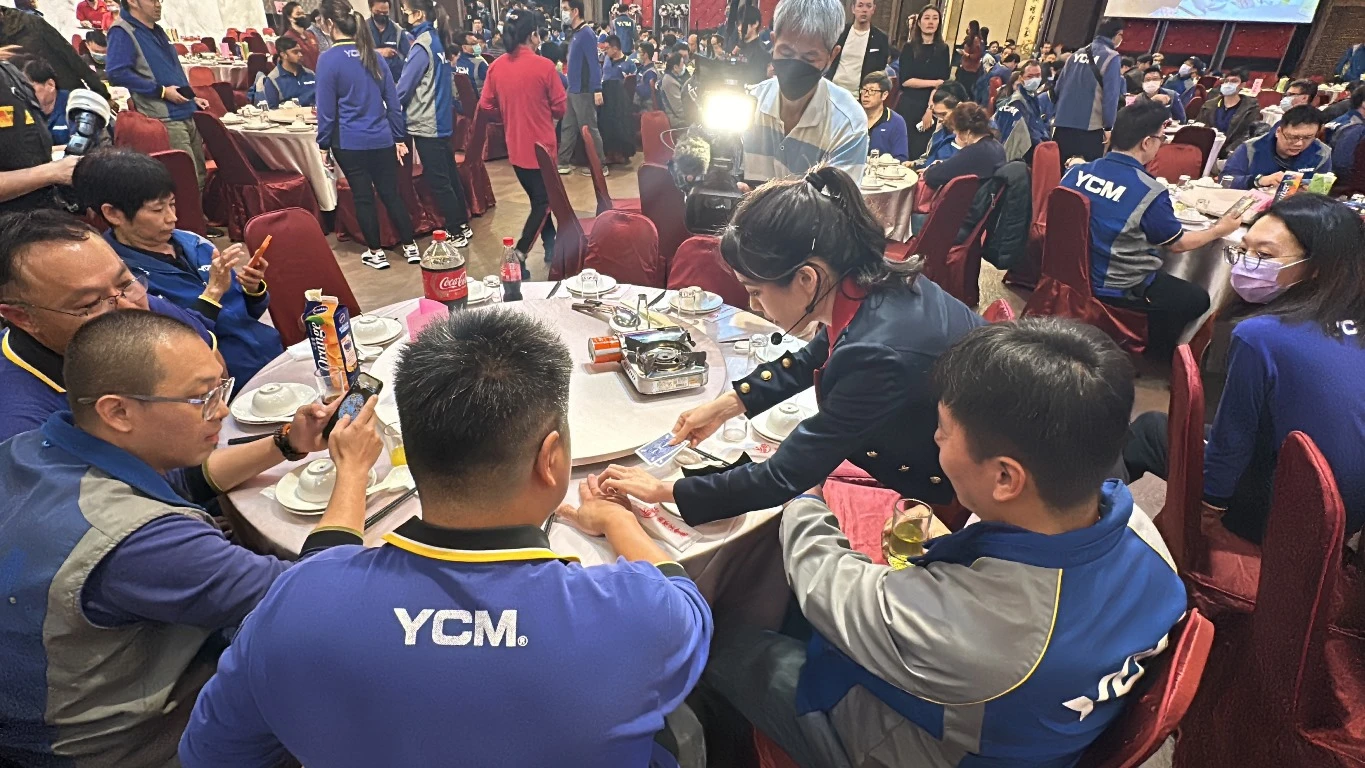 近距離桌邊