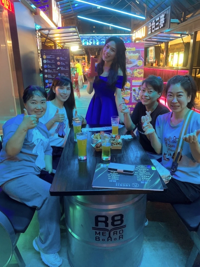 近距離桌邊
