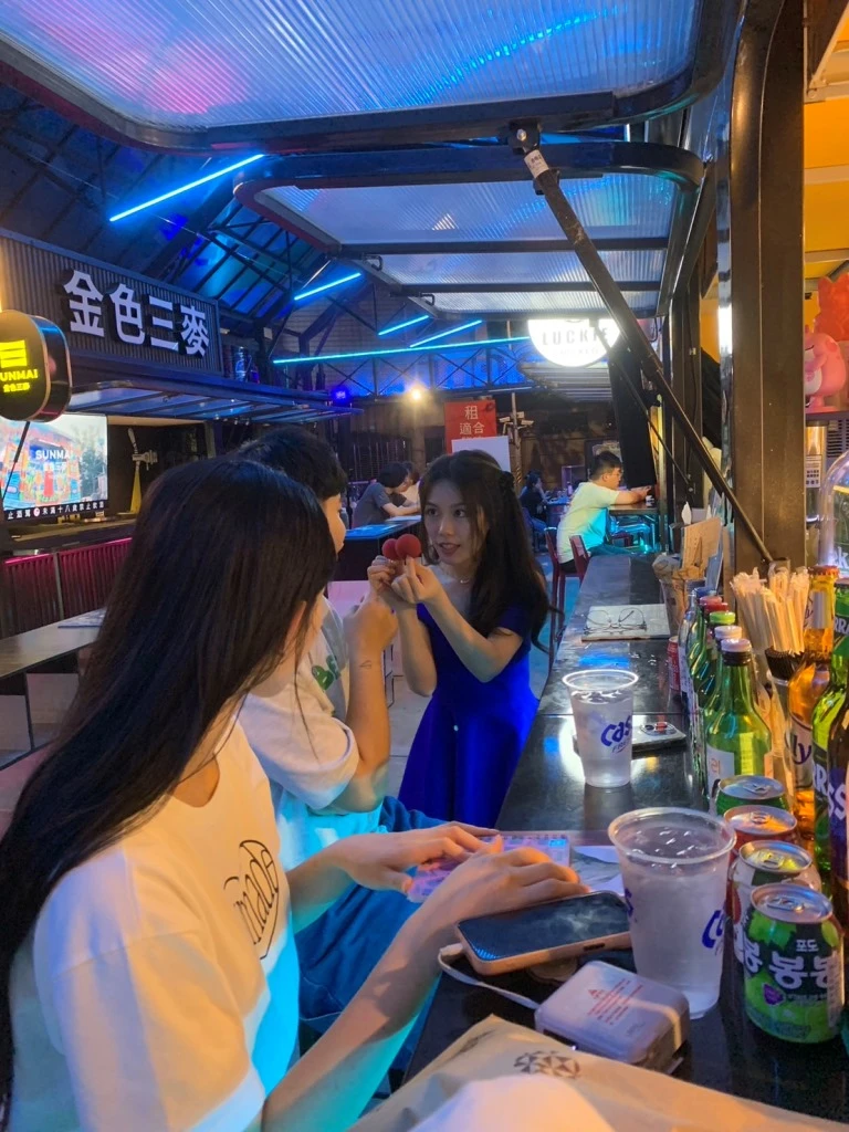 近距離桌邊