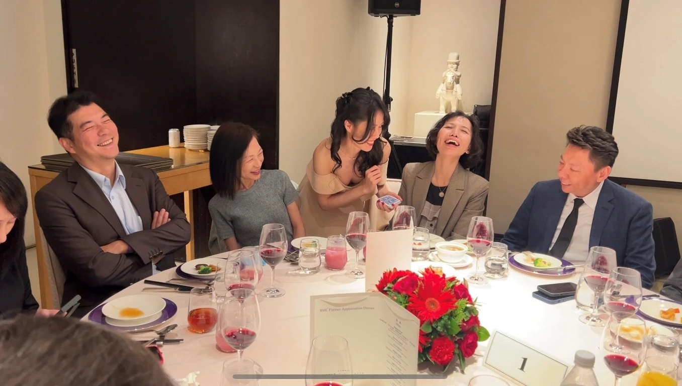 近距離桌邊