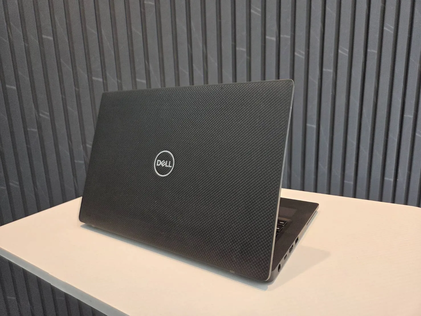 Dell Latitude 7400｜14吋輕薄商務筆電｜i5-8365U｜續行持久