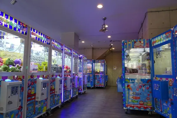 | 艾文作品 | <br>大創娃娃機總部