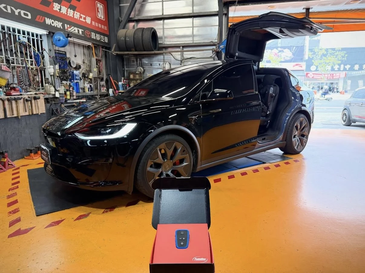 Tesla Model X Plaid
