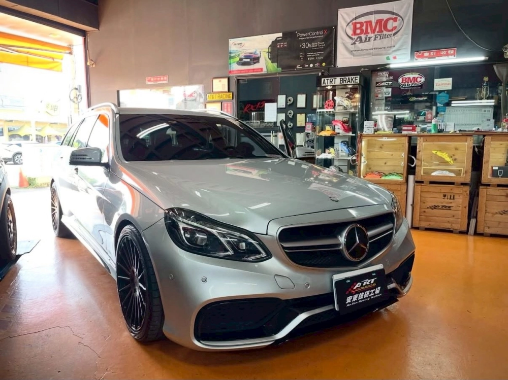 Mercedes-Benz E300（S212）