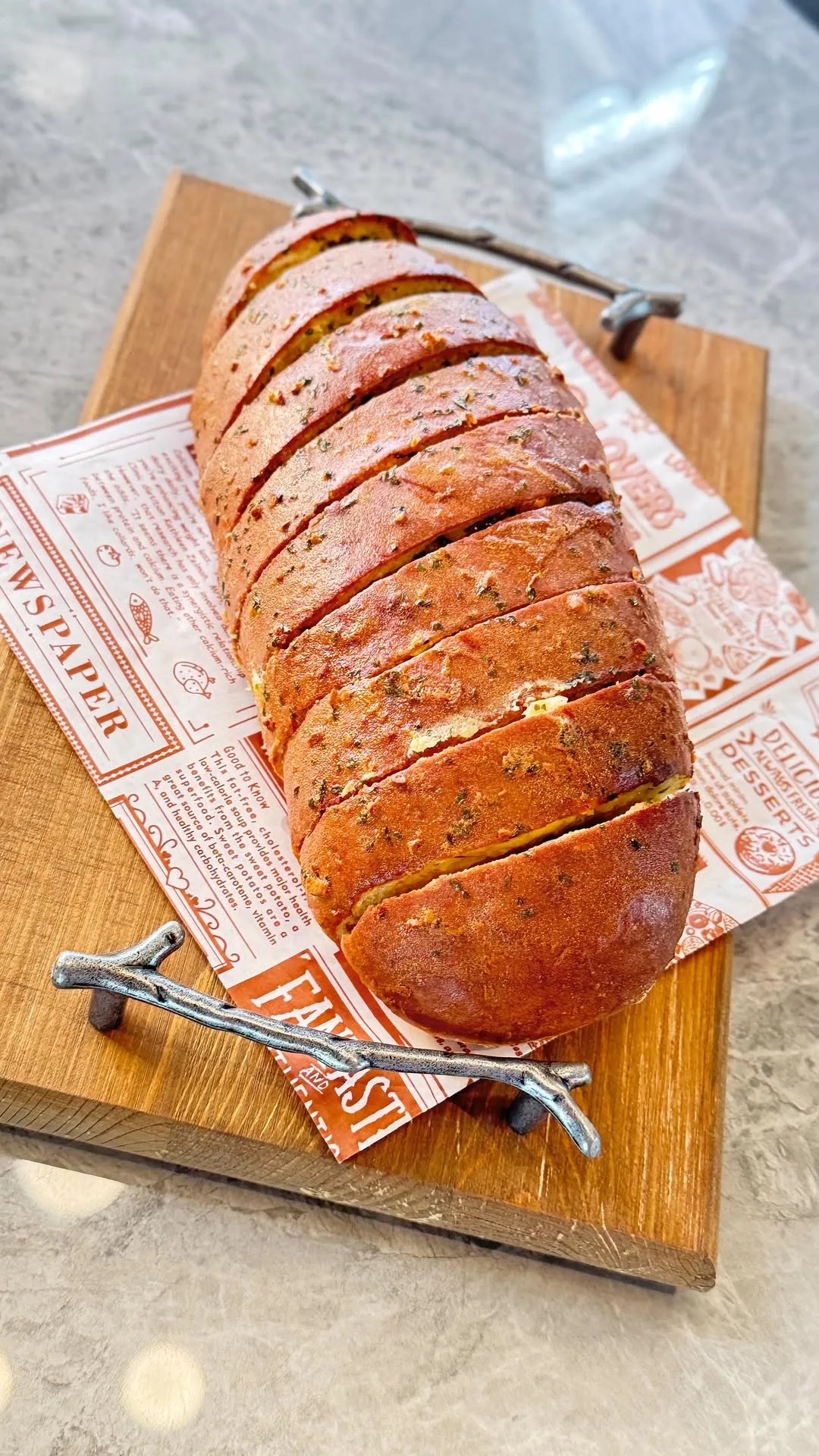 新品「酥脆奶油大蒜麵包」隆重登場！【北屯咖啡廳】【台中早午餐】