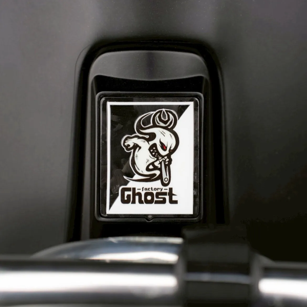 Ghost Factory Vespa P牌 車標