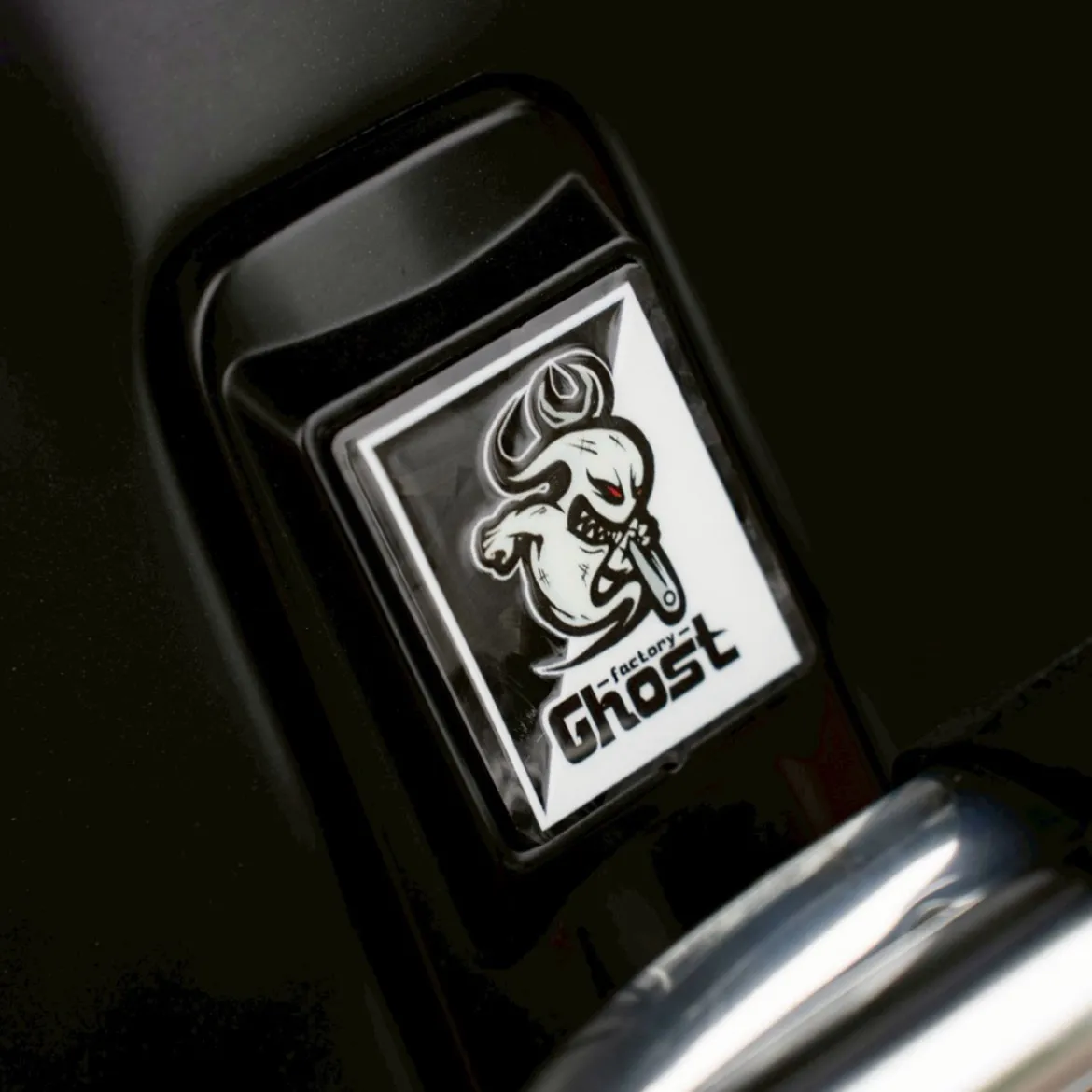 Ghost Factory Vespa P牌 車標