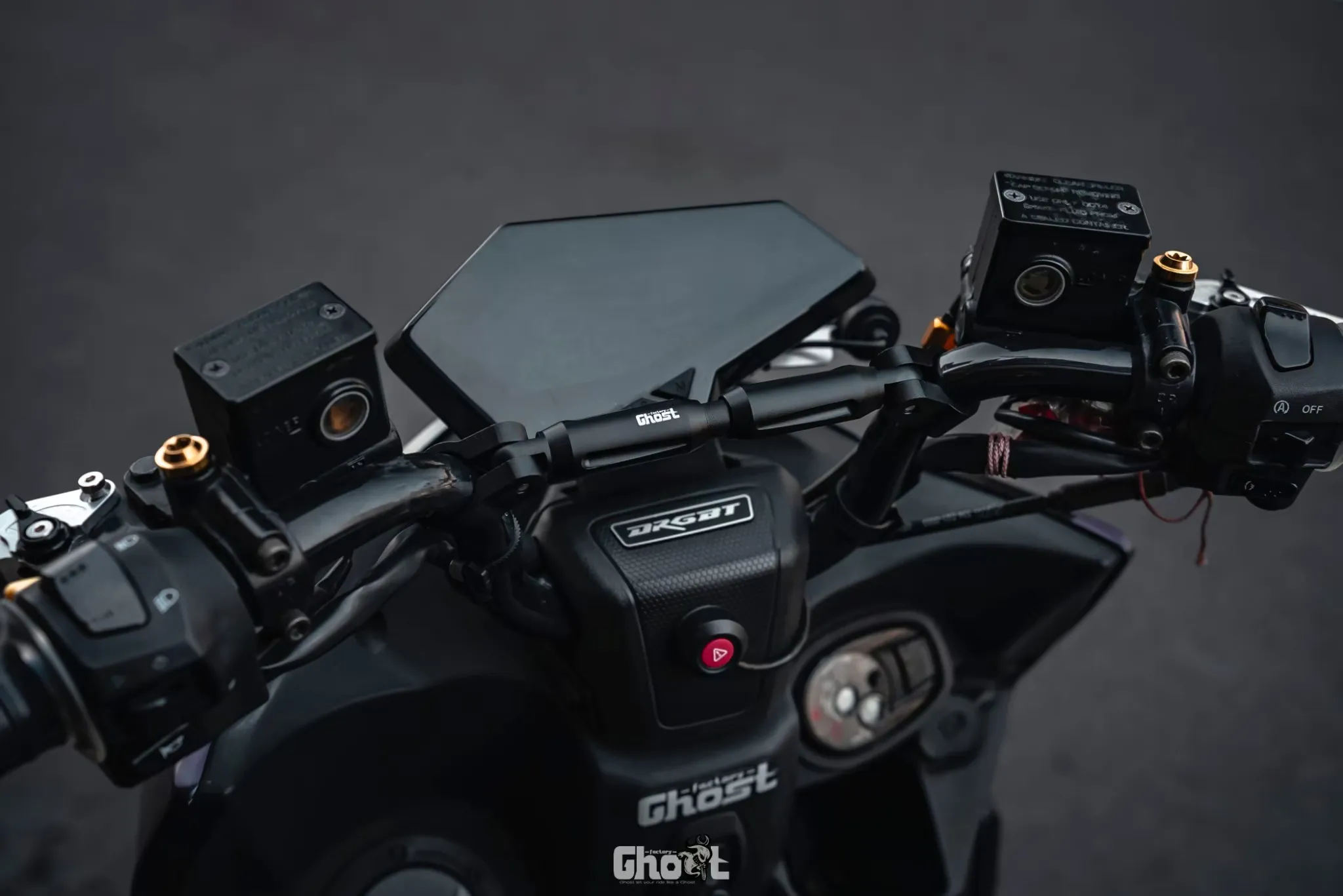 Ghost 通用型伸縮橫桿