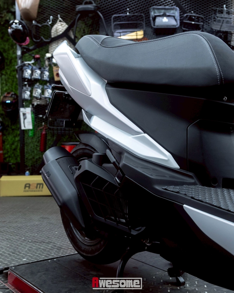 吸睛背影 帥氣登場