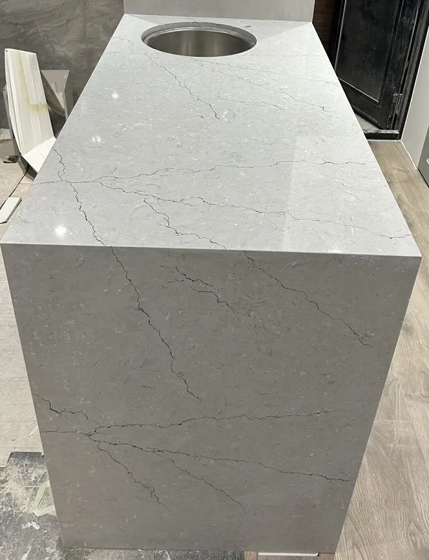 Mikado Quartz 帝雉石