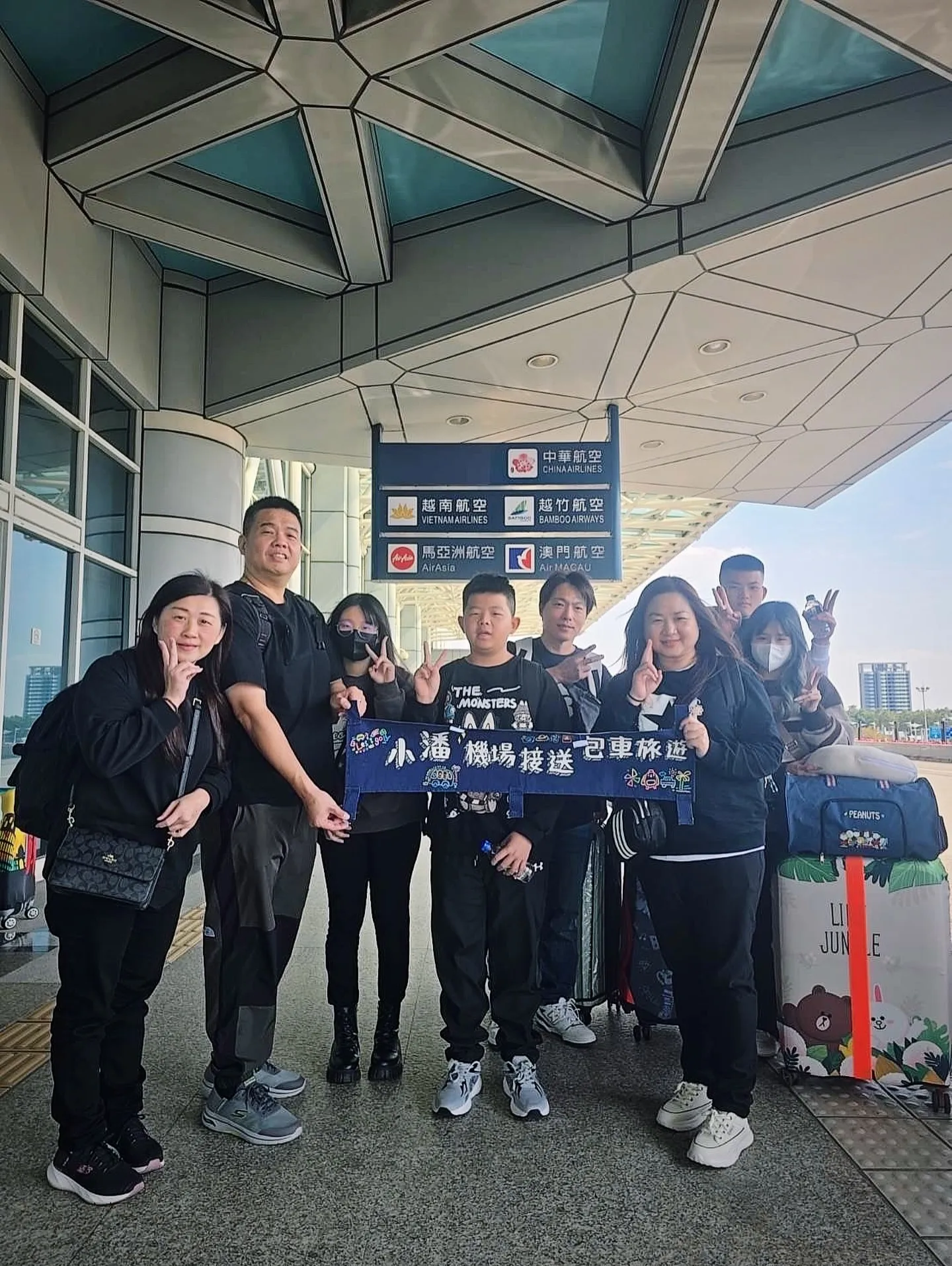 8位兩車，感謝鐵粉再度再度預約來回｜台南桃園機場接送｜安南區機場接送