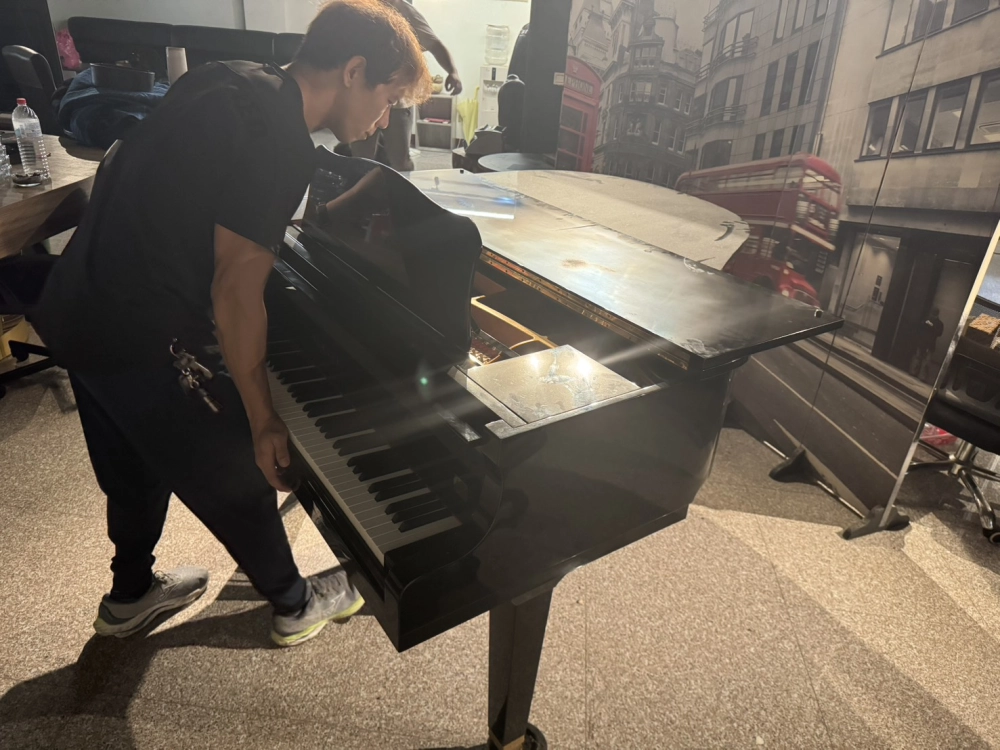 演奏琴搬運