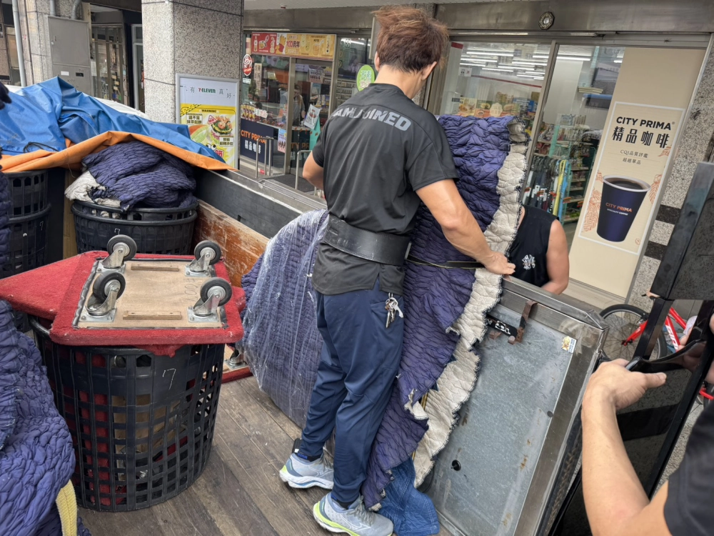 演奏琴搬運
