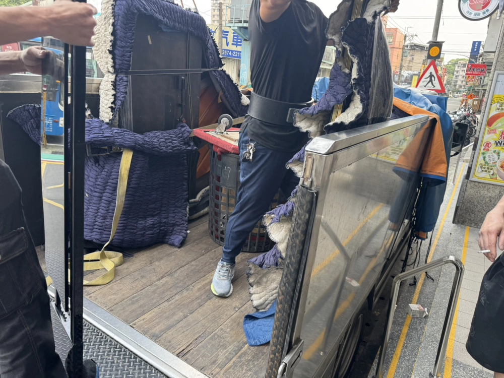 演奏琴搬運