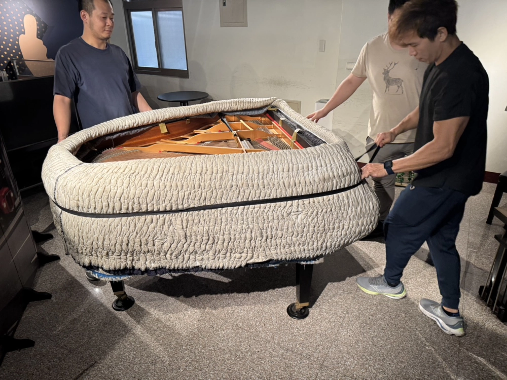 演奏琴搬運