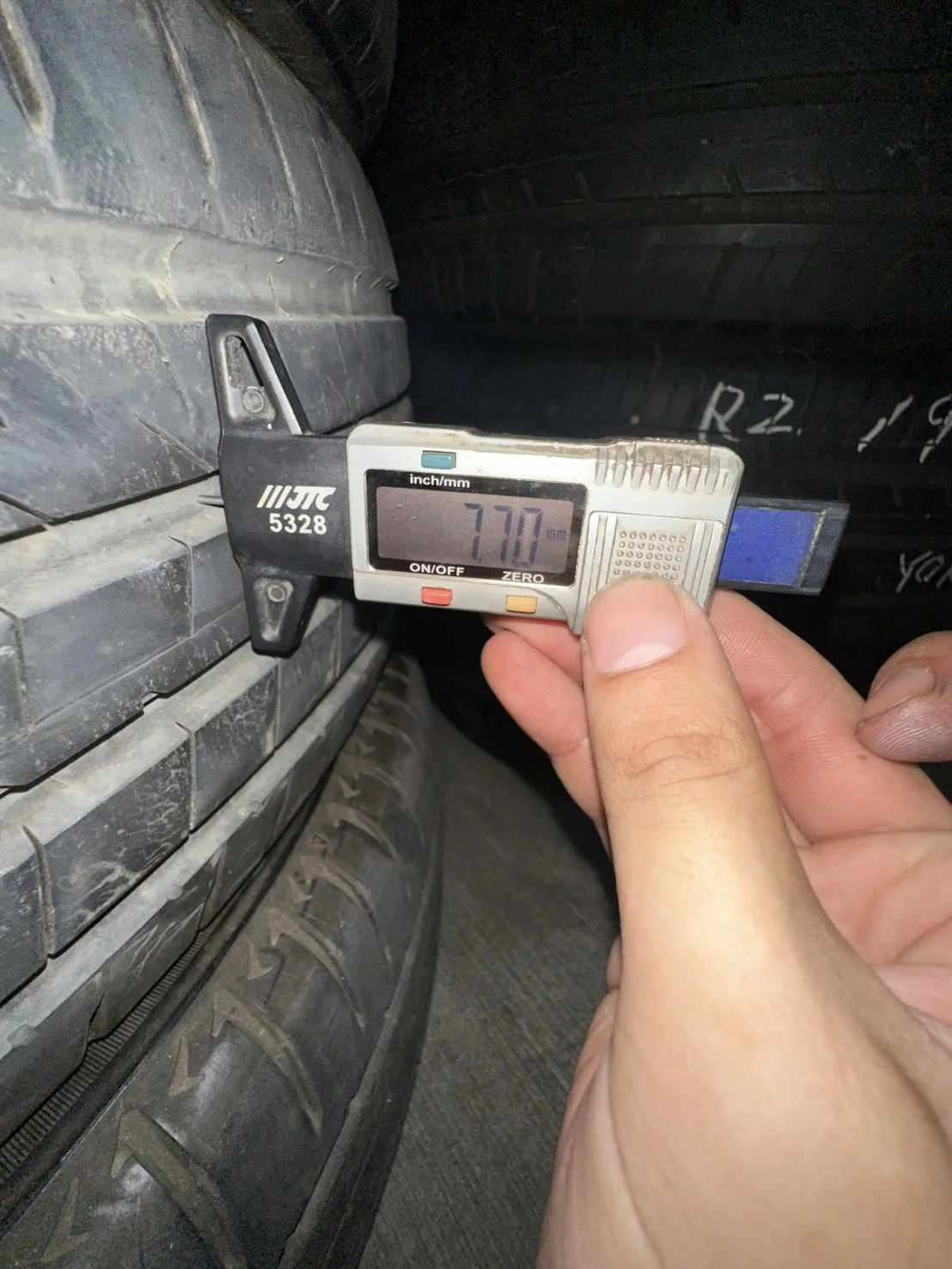 普利司通001 二條 235-60-18