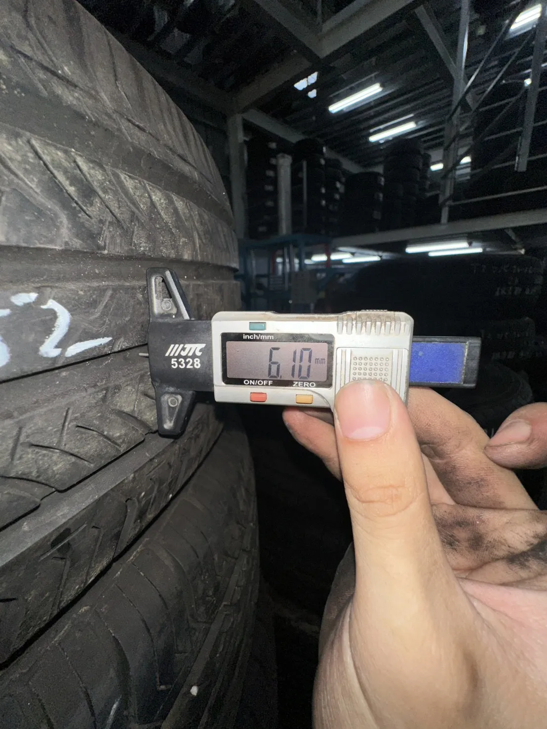 瑪吉斯M3 四條 235-70-16