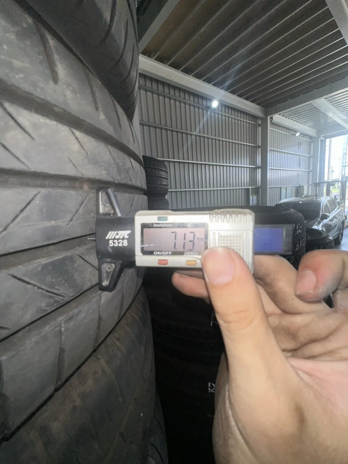 普利司通001 二條 215-60-17