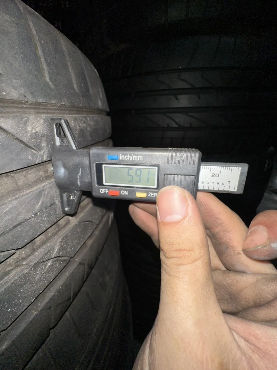 馬牌CC5 四條（上二條淺下二條深） 235-55-18