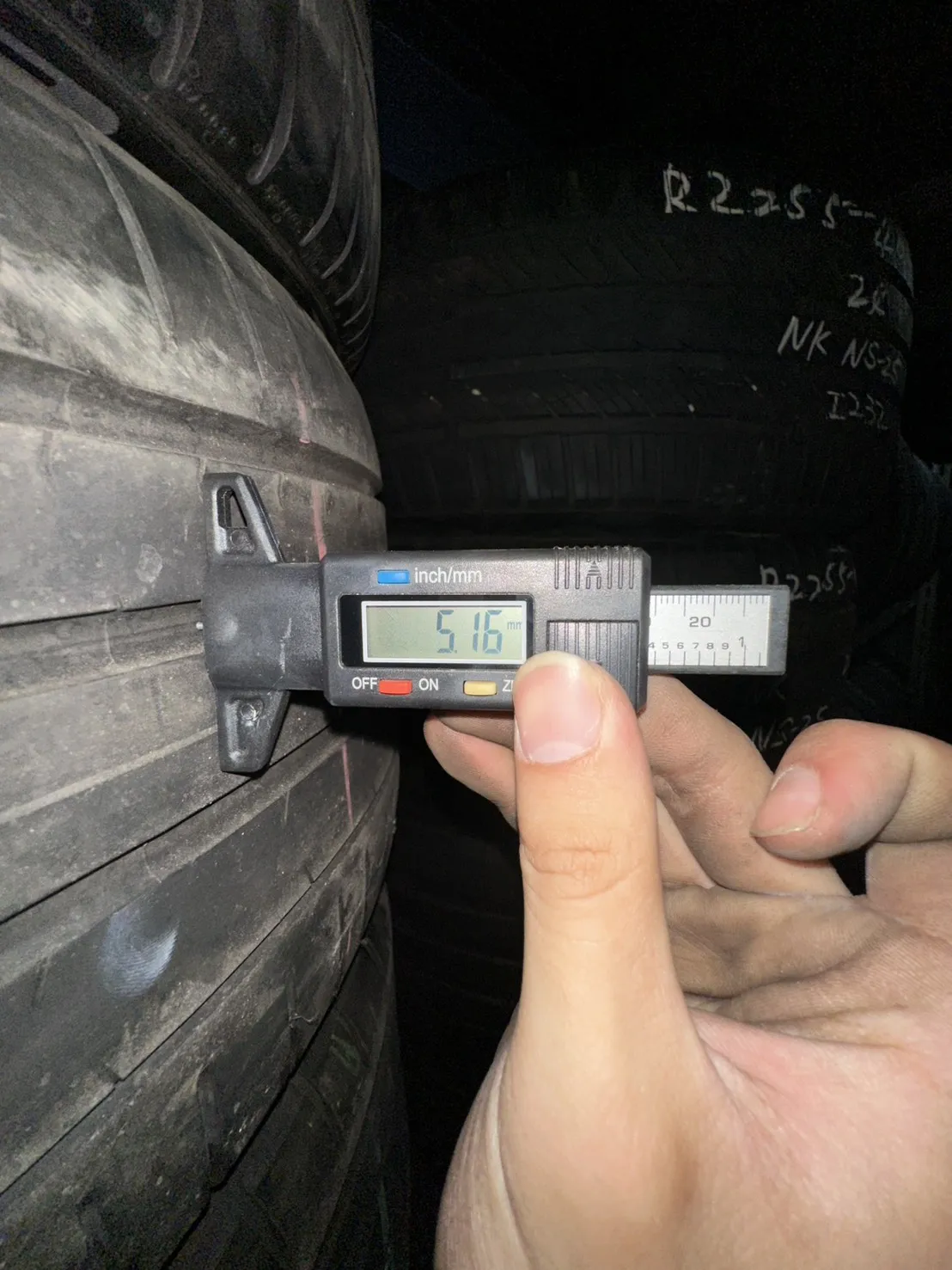 倍耐力PZ4（防爆）二條 255-35-19