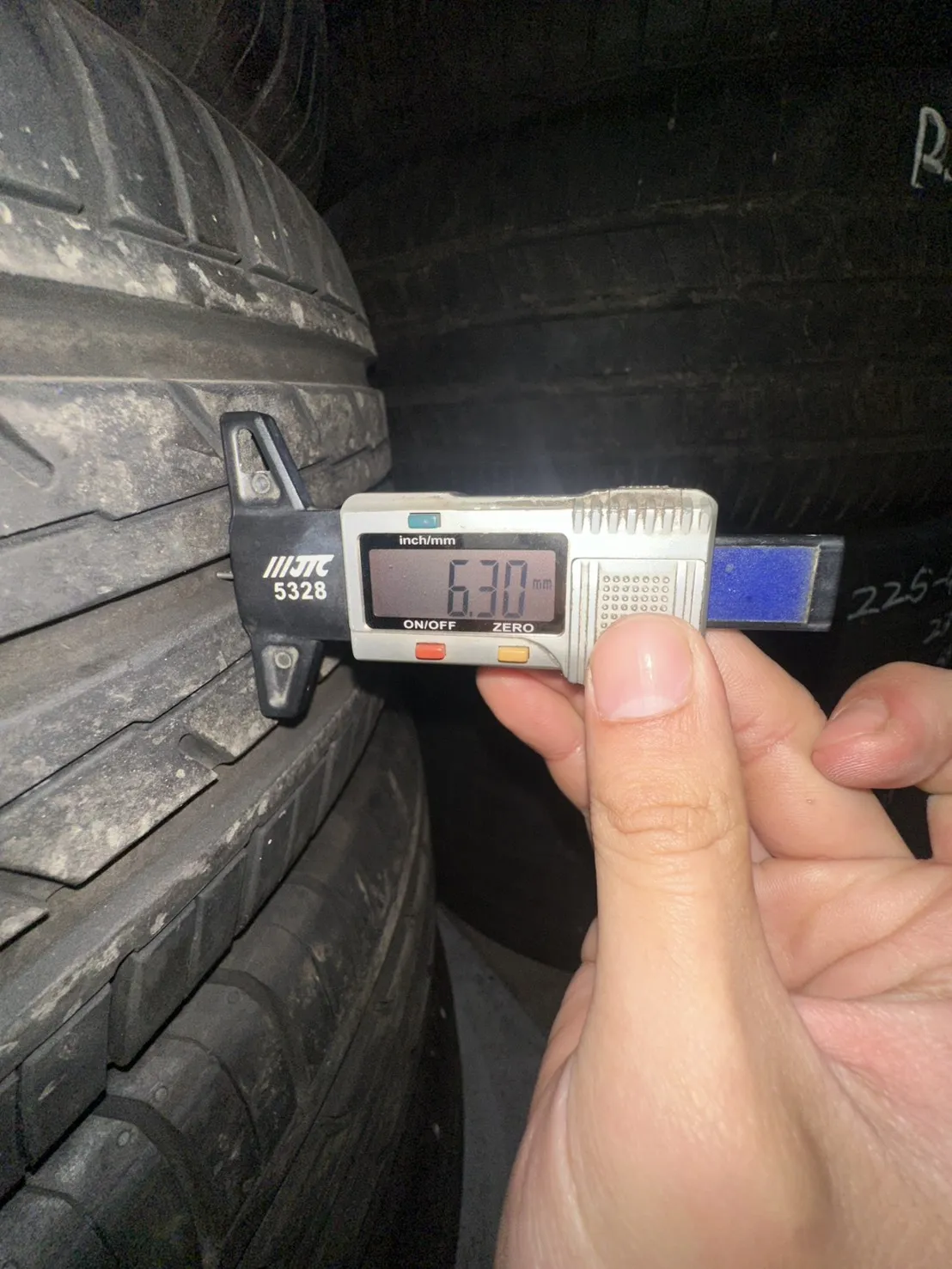 橫濱ES32 四條 215-60-16