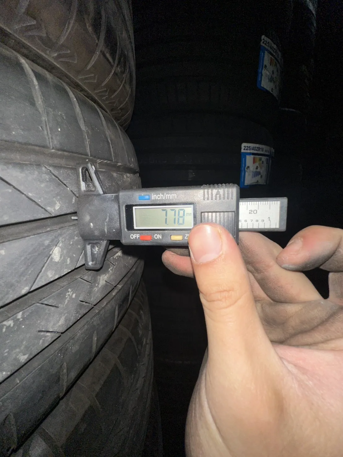 普利司通001 四條 215-60-17