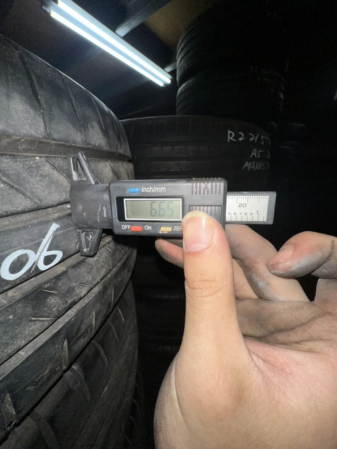 普利司通001 二條 215-60-17