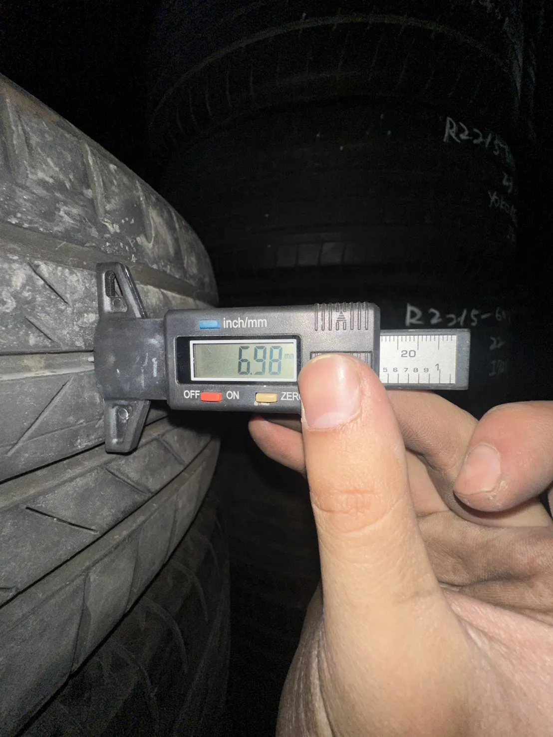 普利司通001 四條 215-60-17