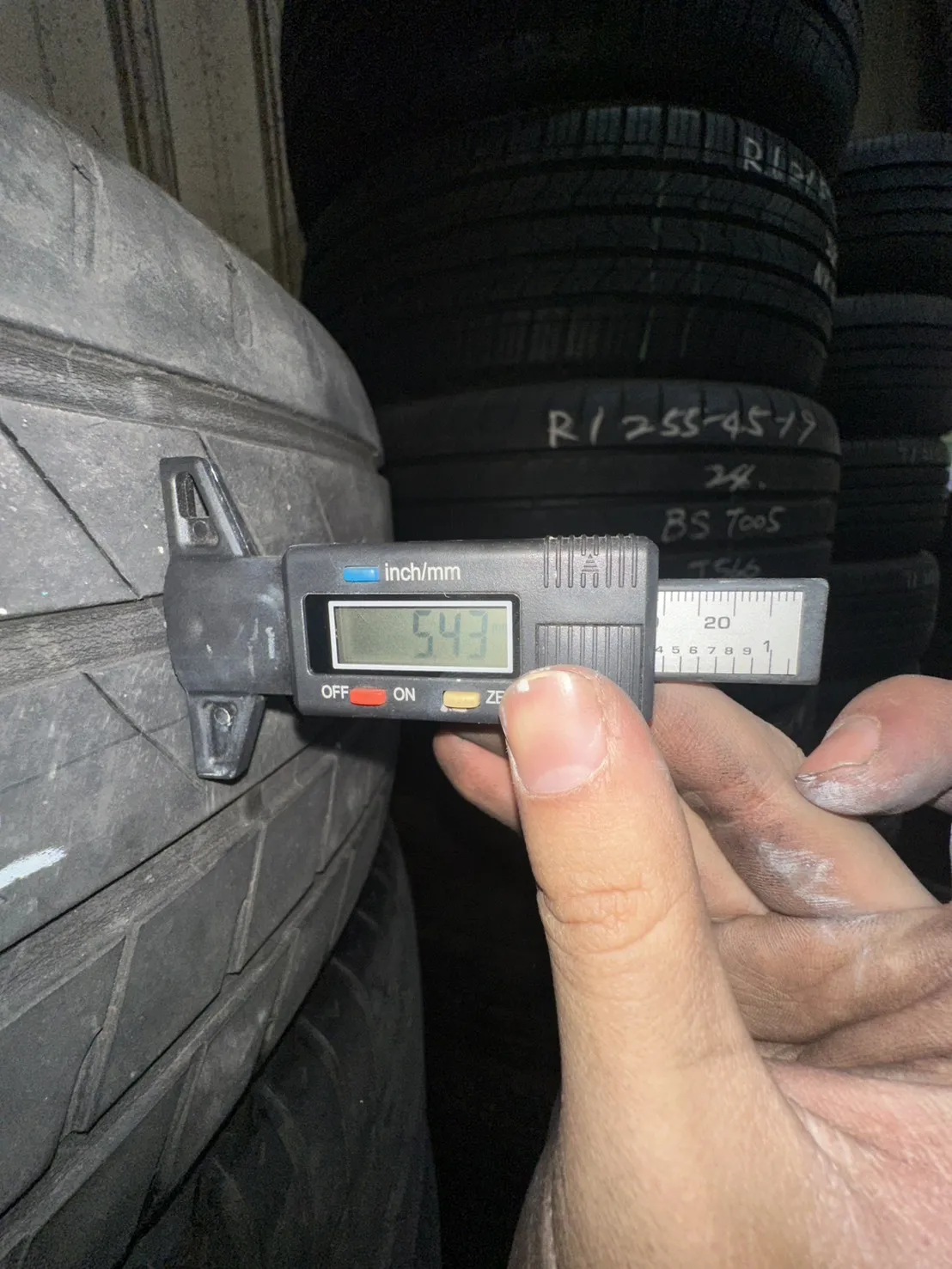 阿特拉斯UHP 二條 235-40-18